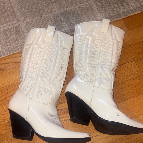 White Western Cowboy Boots - Picture 4 of 9